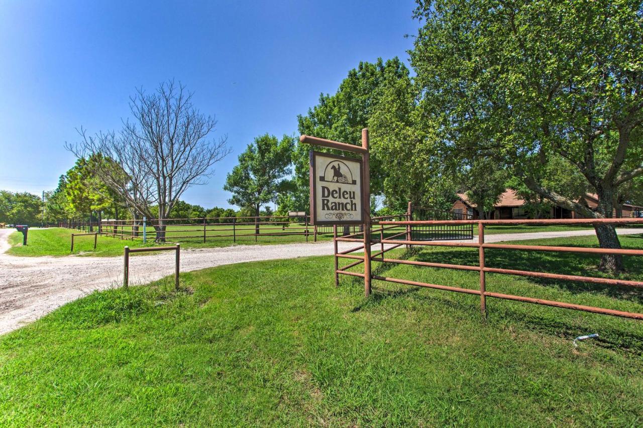 Texas Cabin On 130 Acres Walk To Lake Ray Roberts Collinsville Экстерьер фото